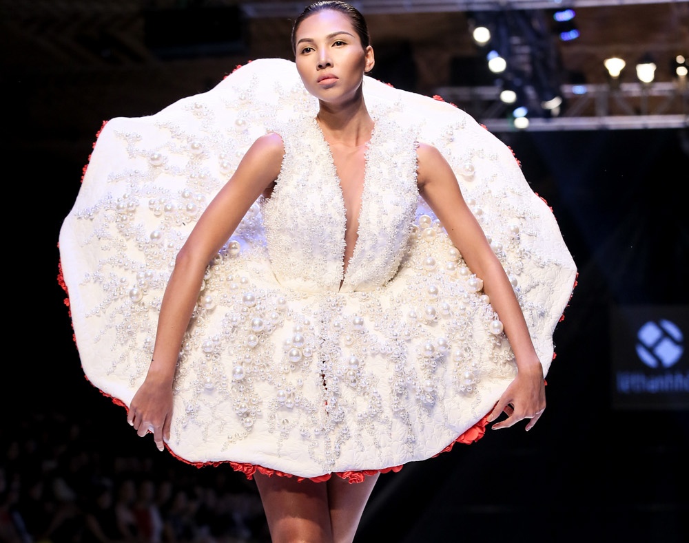 Vay khoi hoa 3D lam kho chan dai Minh Trieu tren duong bang hinh anh