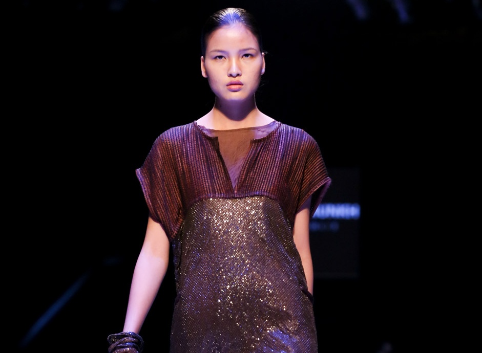 Show dien chop nhoang 7 phut gay soc o Tuan le thoi trang hinh anh