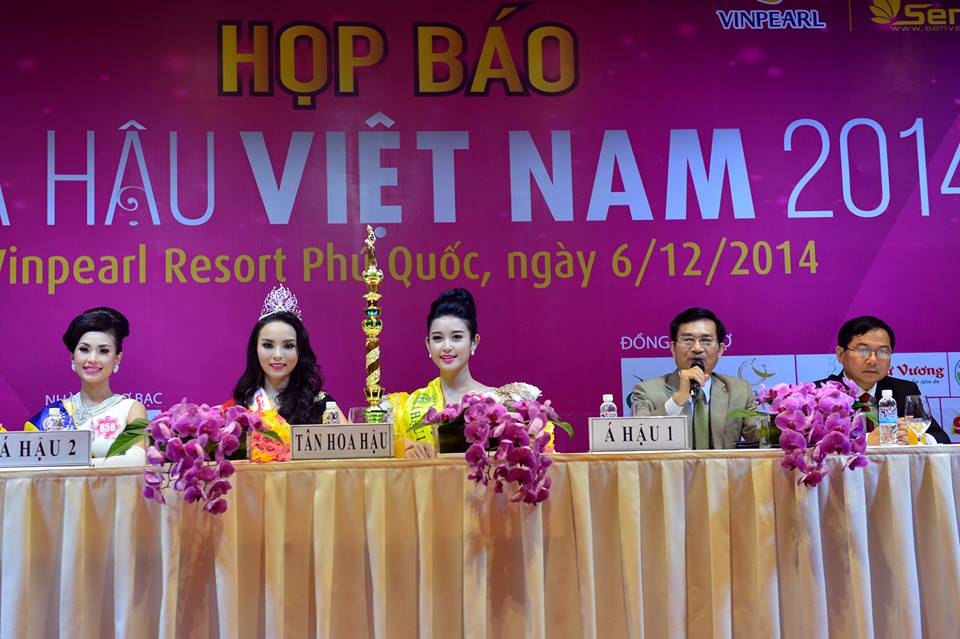 Top 3 Hoa hậu Việt Nam 2014 có buổi gặp gỡ báo chí ngay sau đêm chung kết. Ảnh: Hoàng Hà