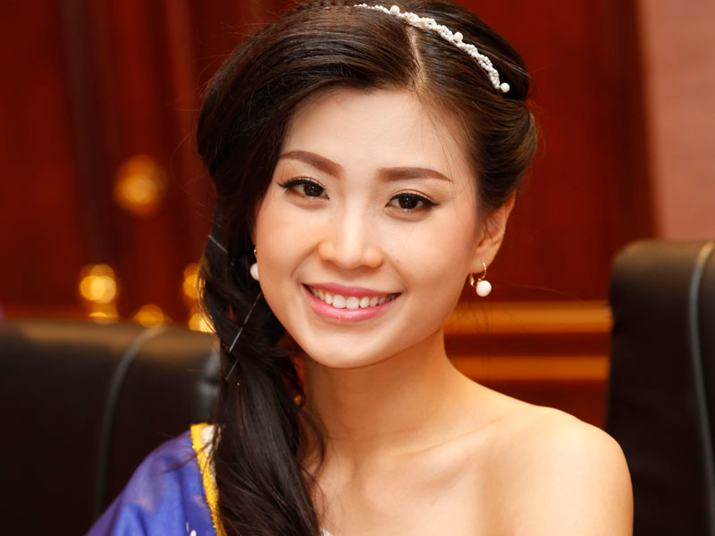 Diem Trang: Ky Duyen xung dang hoa hau vi ly lich trong sach hinh anh