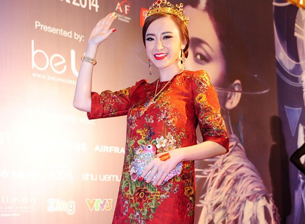 Thanh Hang, Angela Phuong Trinh vao top sao dep tuan qua hinh anh