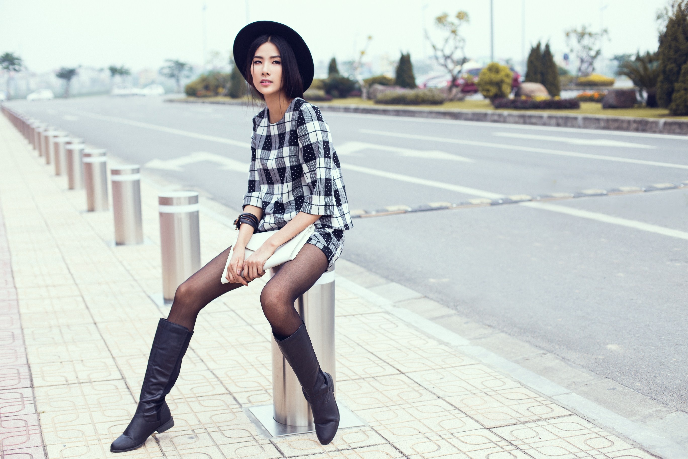 8 set do street style thu dong cuc chat cua Hoang Thuy hinh anh