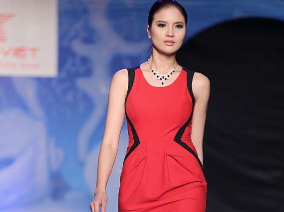 'Gai que' Le Thi Phuong giam 5kg de dat show dien hinh anh