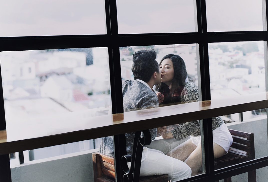 Anh cuoi ngot ngao cua Le Khanh va ong xa tuong lai hinh anh