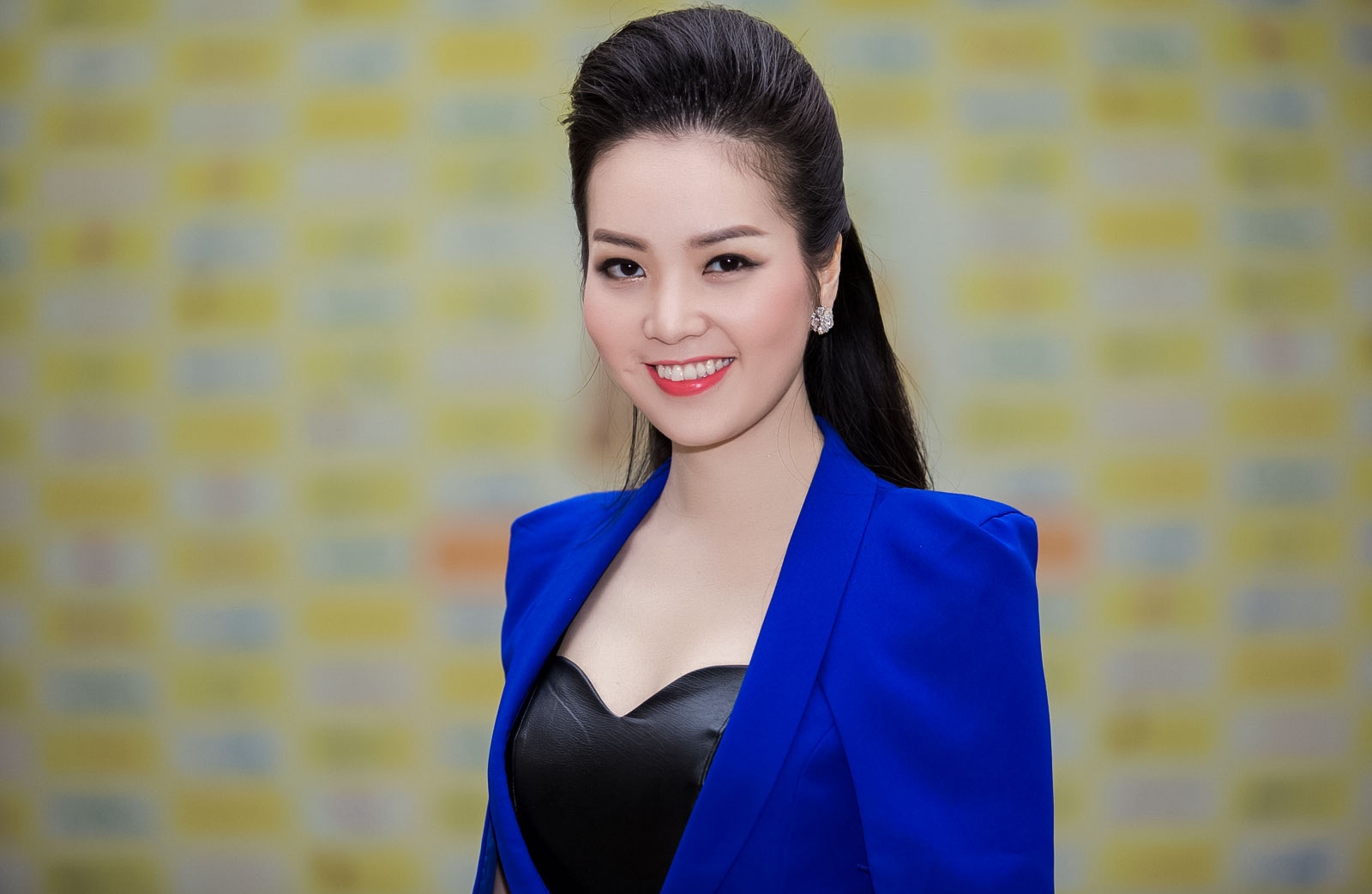 Thuy Van quyen ru tren ghe nong Nhi tai nang 2014 hinh anh