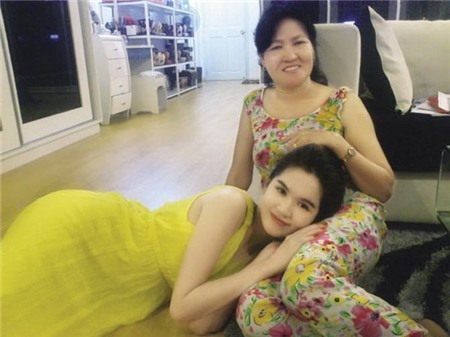 Ngọc Trinh yêu mẹ kế hơn mẹ ruột.