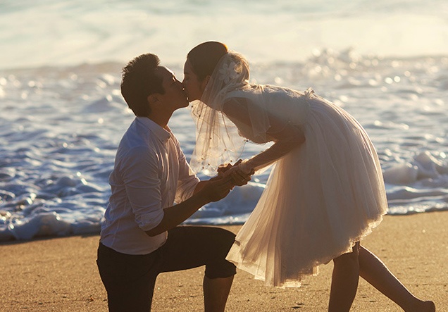 Truc Diem hon chong Viet kieu trong anh cuoi chup tai My hinh anh