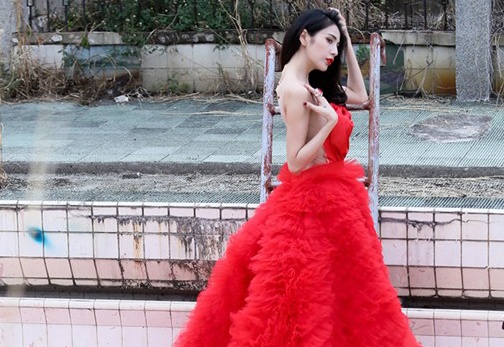 Nhung chiec vay cuoi gay xon xao nhat Vbiz nam 2014 hinh anh