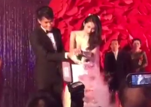 Tiec cuoi mau trang cua Cong Vinh - Thuy Tien hinh anh