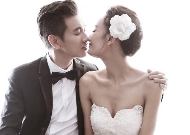 Le Thuy cham moi ban trai Viet kieu trong bo anh cuoi hinh anh