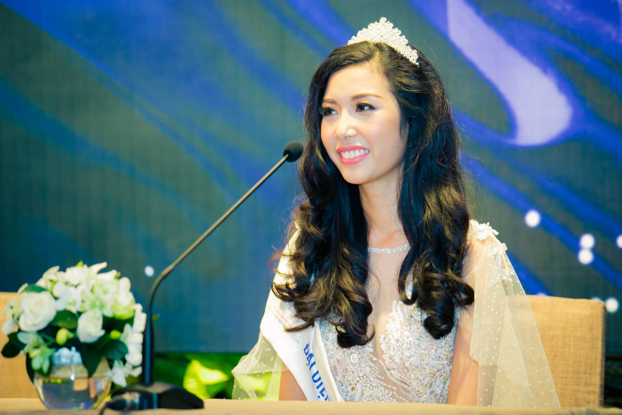 Thuy Van: 'Hoa hau khong phai nghe de kiem song' hinh anh