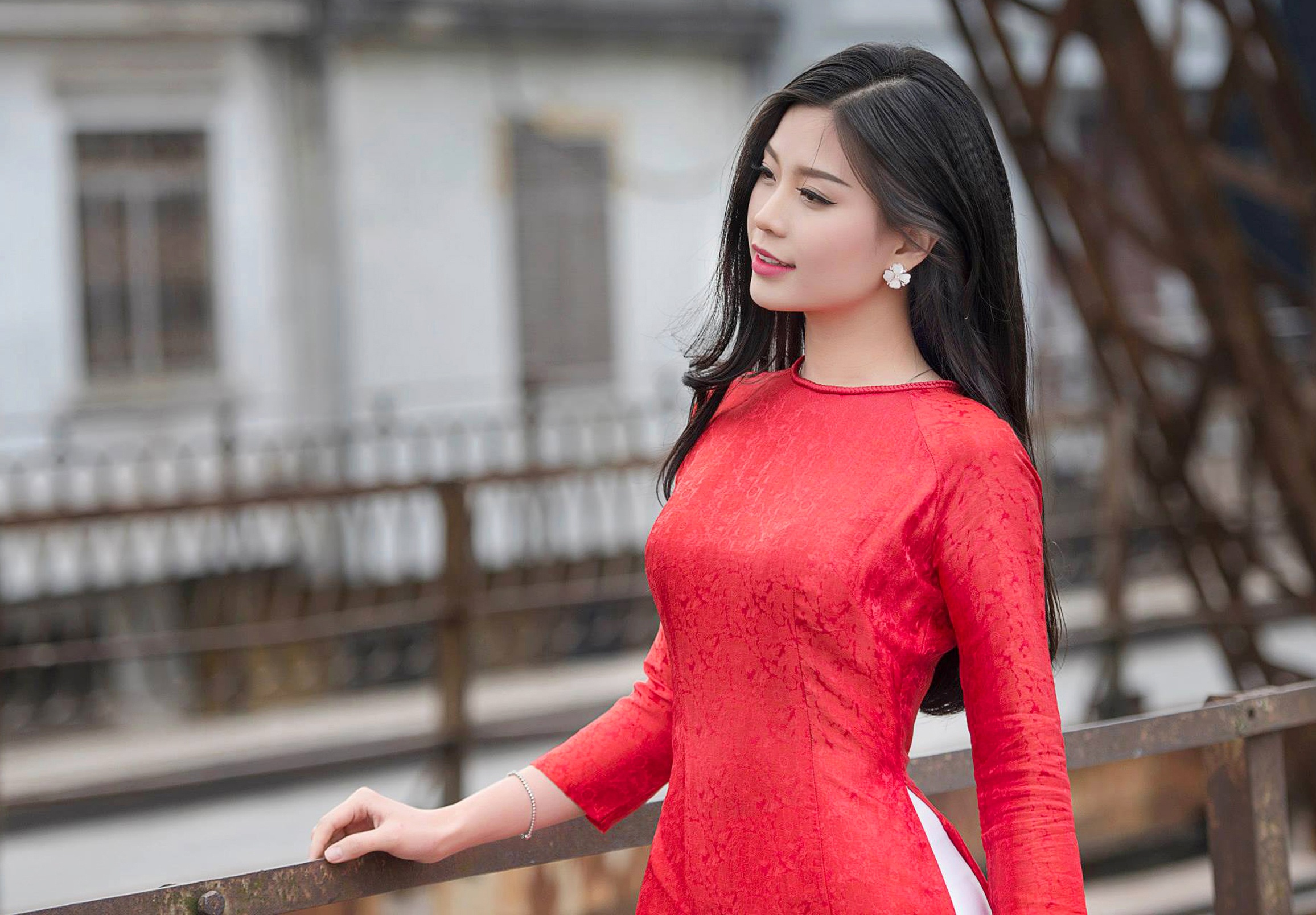 A hau Diem Trang khoe net duyen voi ao dai xu Bac hinh anh