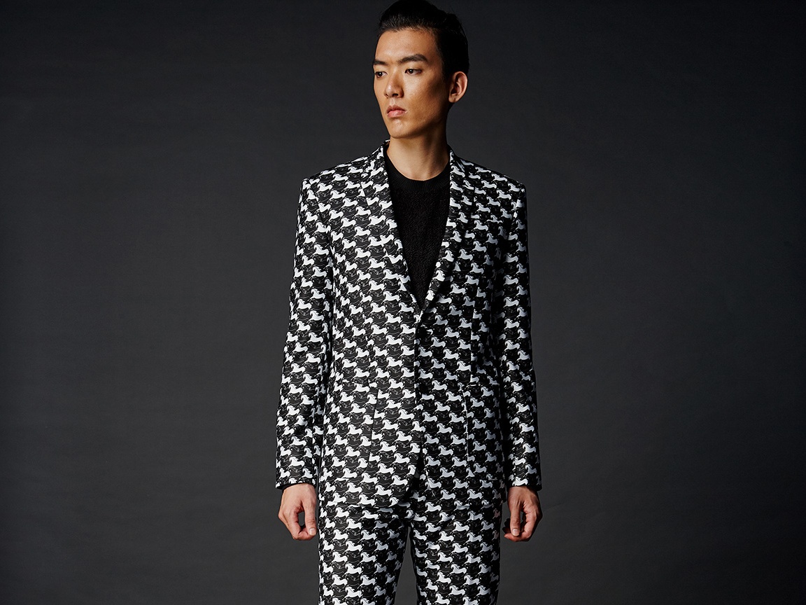 Vest hoa tiet doc la cho chang don xuan tung bung hinh anh