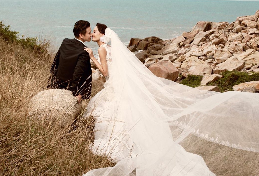 Le Thuy tung anh cuoi lang man cung chong truoc hon le hinh anh