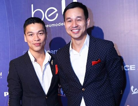 Doi thuong hanh phuc cua NTK dong tinh Viet va ban trai hinh anh