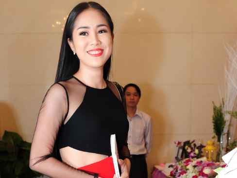 Vo cu Quach Ngoc Ngoan mac goi cam du dam cuoi Huynh Dong hinh anh