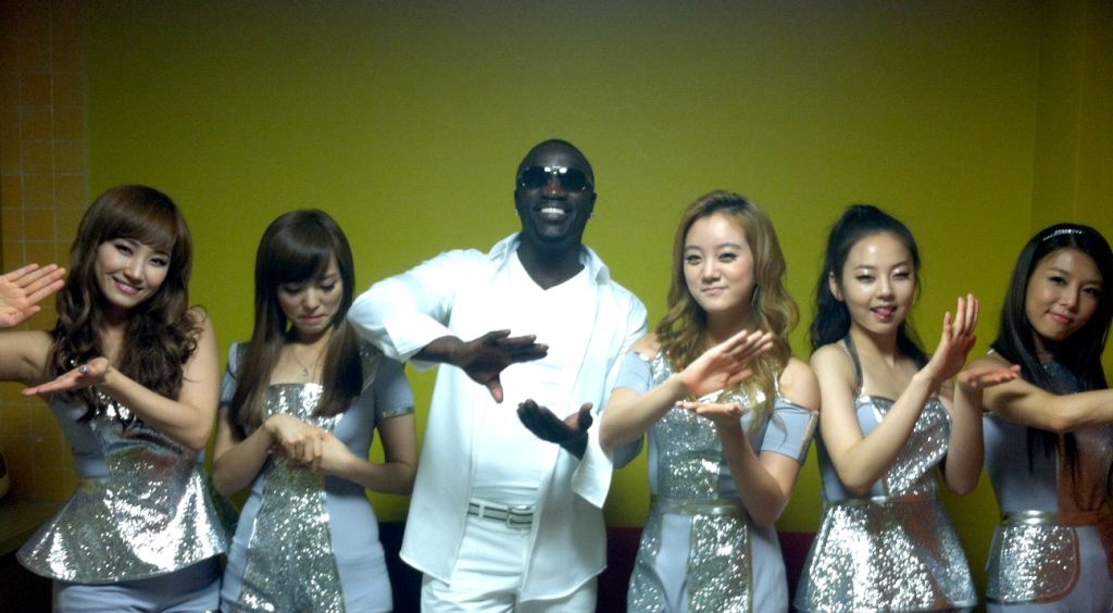 Wonder Girls va Akon hinh anh
