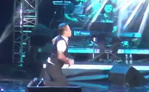 Tuan Hung vo ech- tren san khau - Liveshow Khac Viet hinh anh