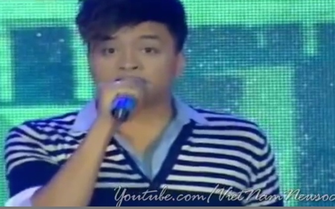 Cao Thai Son hat nhep va khoc hinh anh