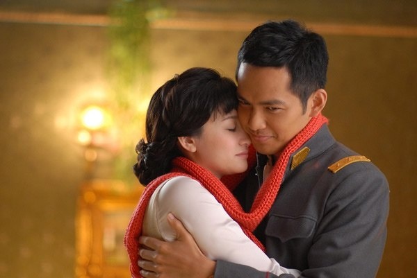Tình yêu vượt qua bom đạn chiến tranh giữa Tịnh Uyển và Mộ Dung Phong.