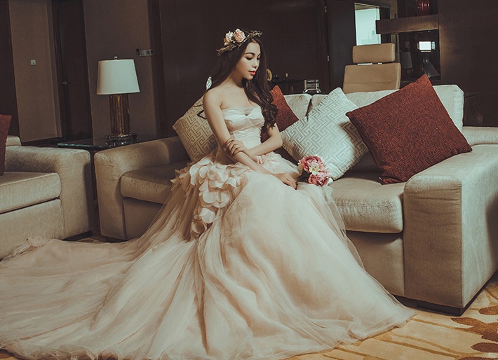 Tra Ngoc Hang mac vay co dau cua Vera Wang hinh anh