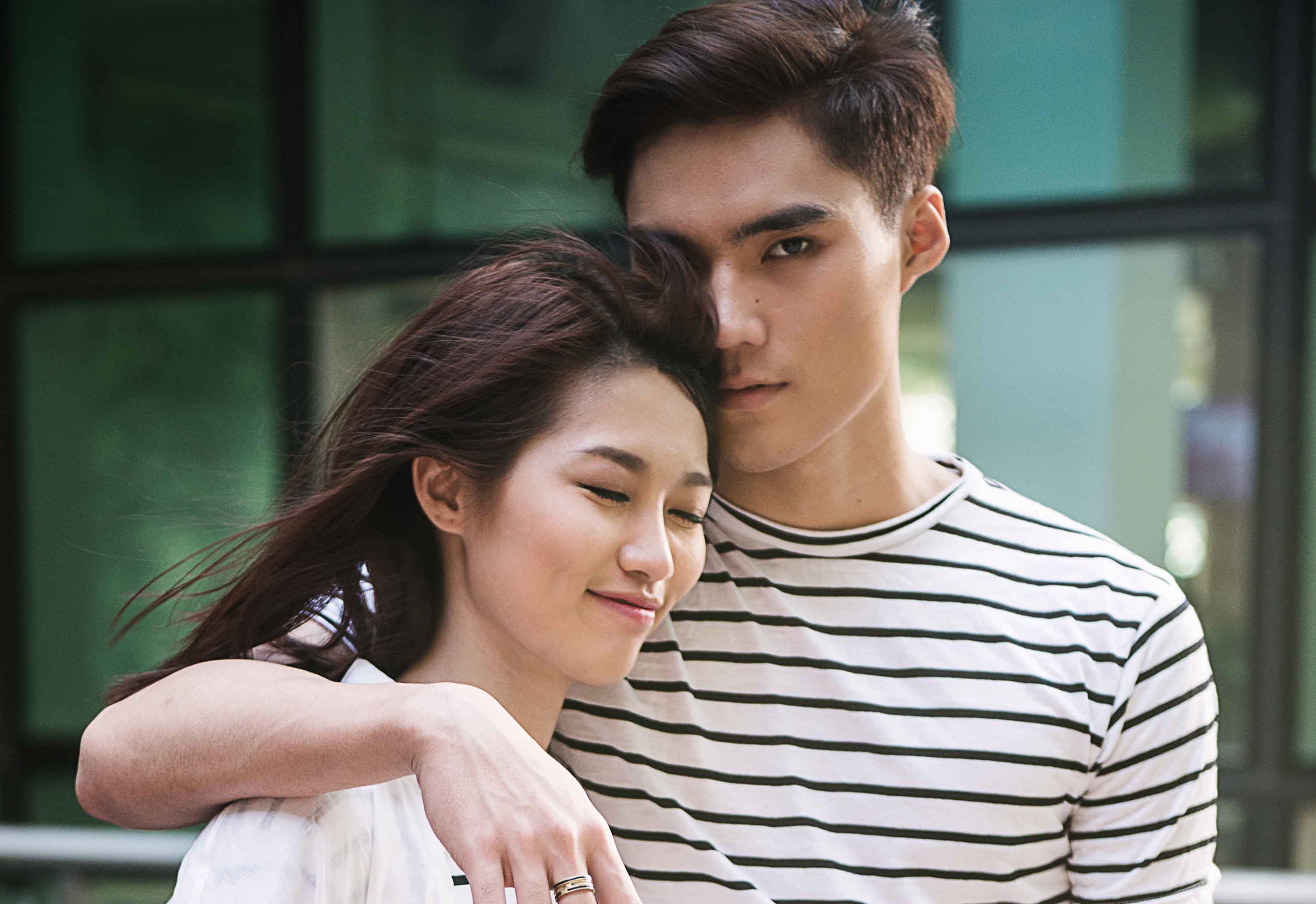 Quang Hung Next Top Model tinh tu cung ban gai khi xuong pho hinh anh