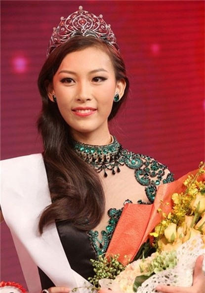 Hứa Nãi Thanh trả lại vương miện vì bị dư luận chê xấu.