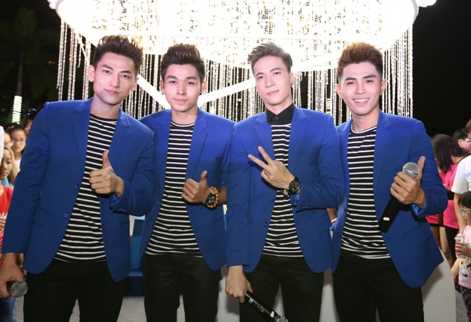 Nhom 365 dien vest lich lam chay show ngay cuoi nam hinh anh