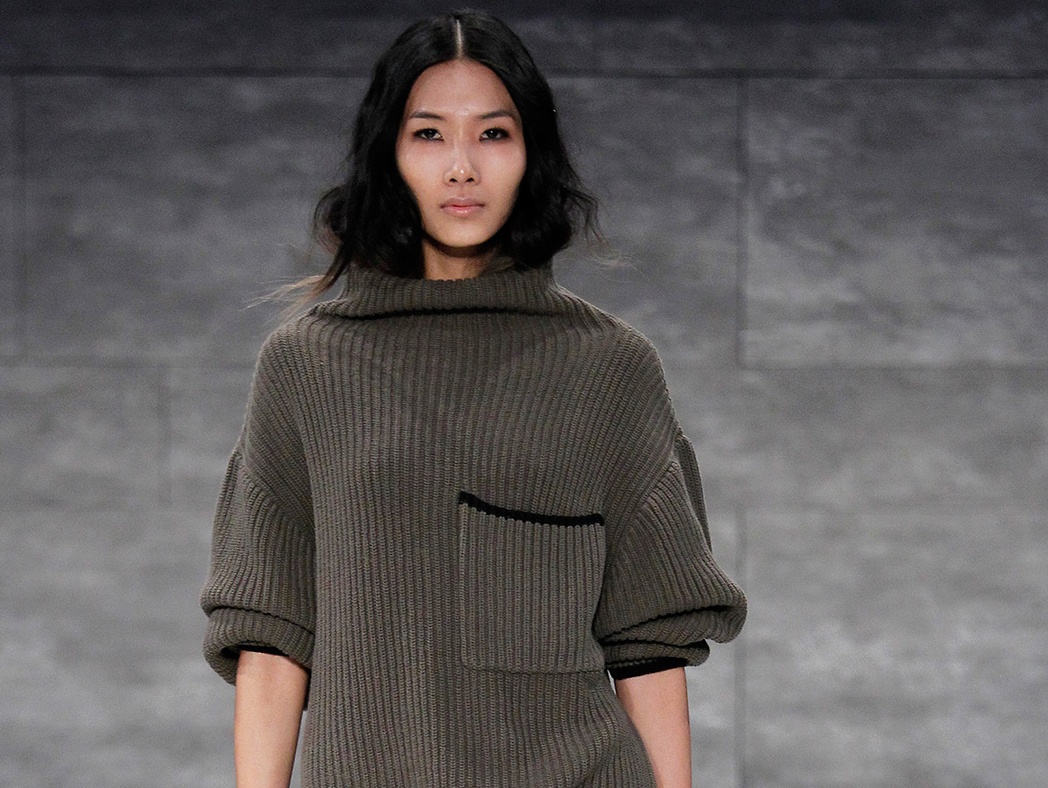 Hoang Thuy trong show cua NTK Charlotte Ronson hinh anh