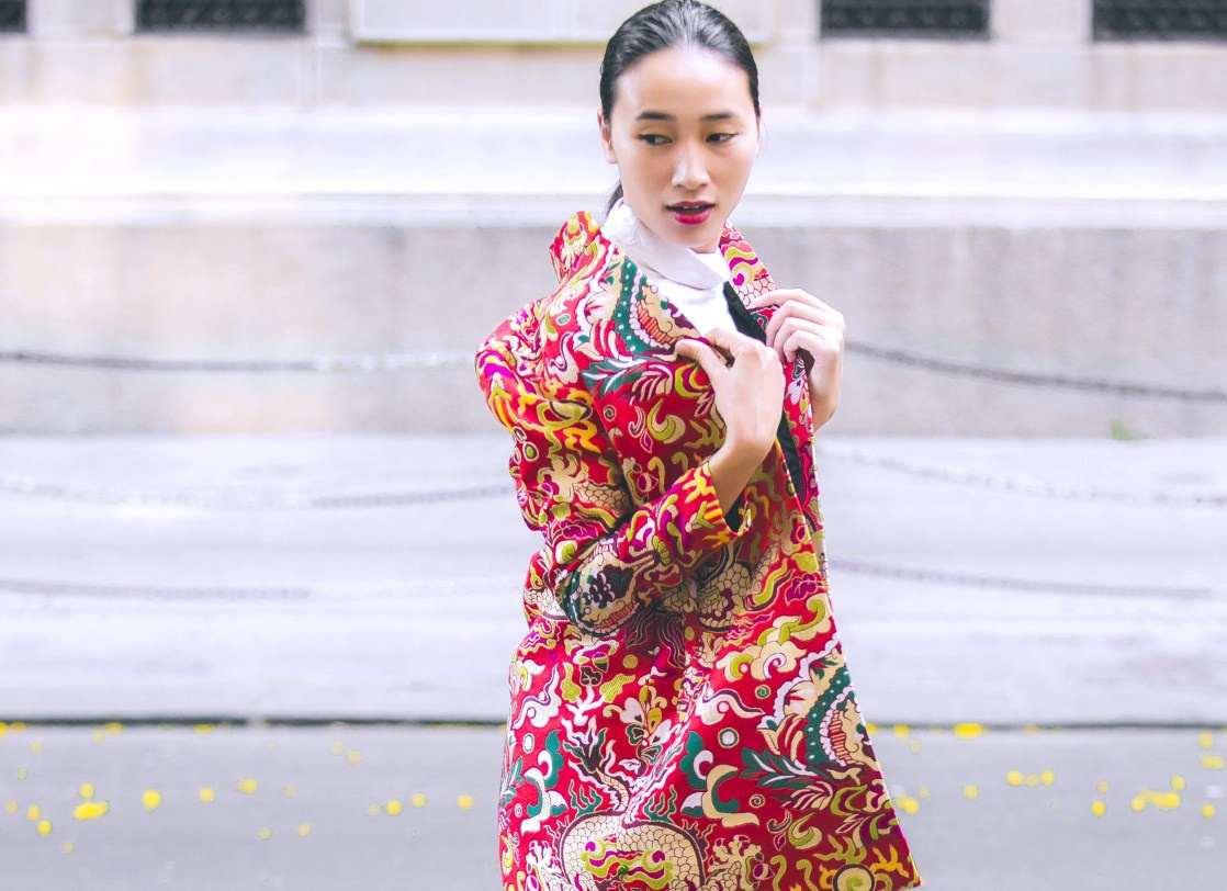 Trang Khieu dien ao gam dao pho ngay dau nam hinh anh