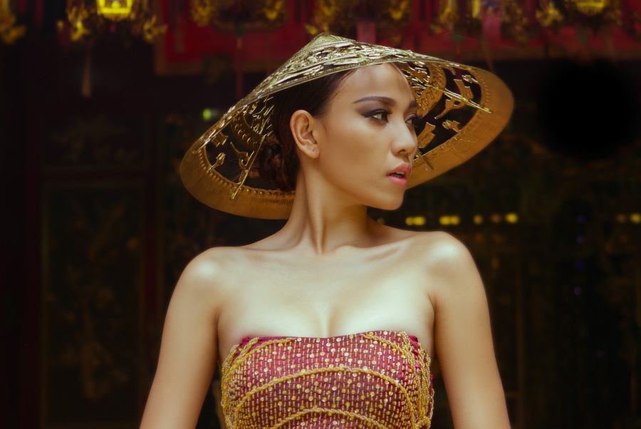 Mau Viet dien vay dat vang an tuong tren Vogue hinh anh