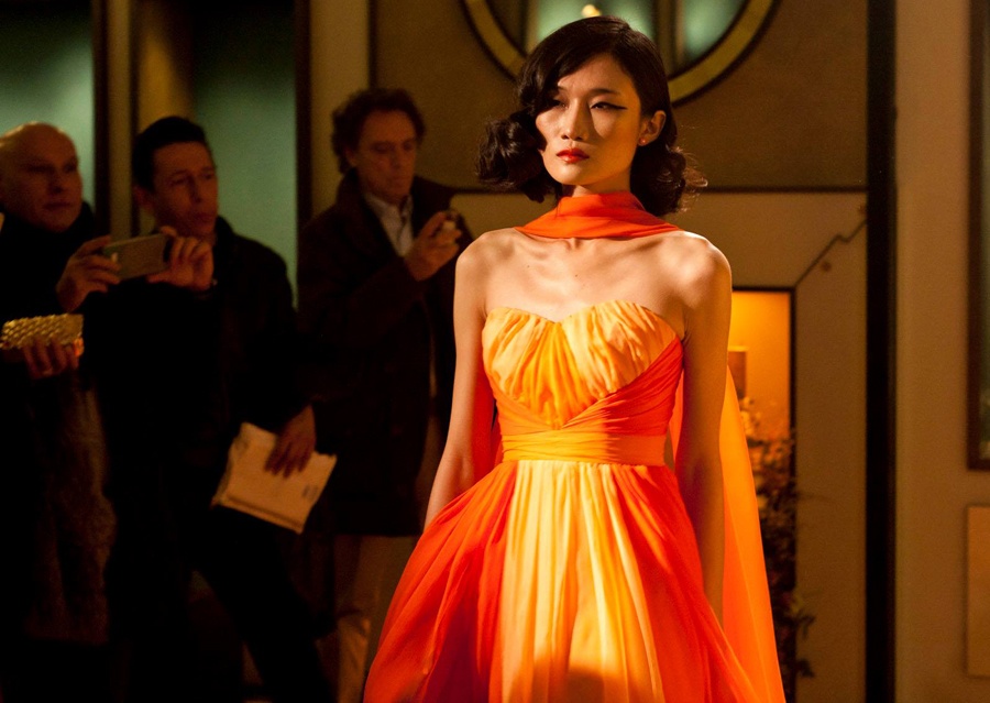 Ve dep A Dong giup Kha My Van dat show su kien o Milan hinh anh