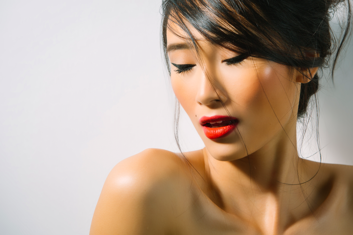 Trang Khieu khoe khoan voi da nau, vai tran cuon hut hinh anh