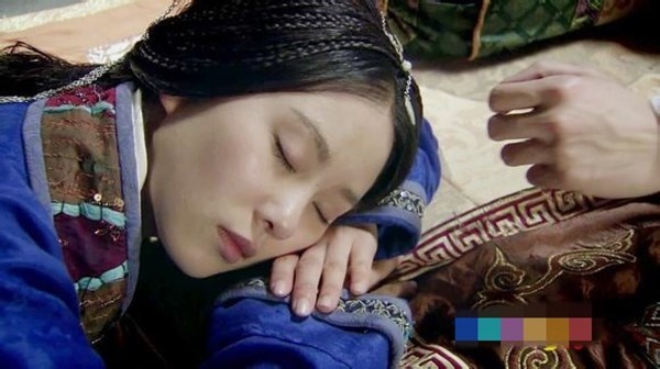 àng Tân Nguyệt (Lưu Thi Thi) xinh đẹp trong Kỳ duyên trong gió.