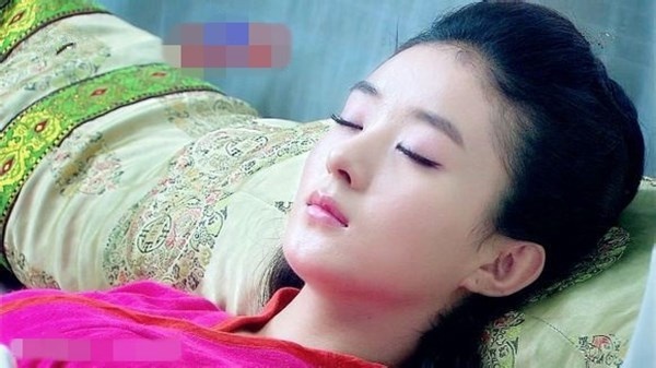 Kieu nu Hoa ngu luc ngu van dep hut hon hinh anh