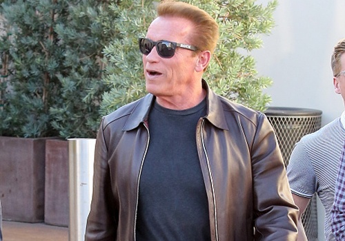 'Ke huy diet' bi canh sat bat vi di xe dap khong mu bao hiem hinh anh