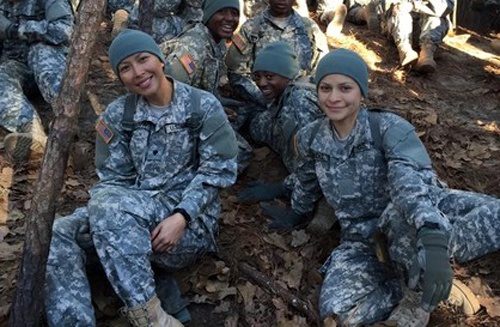 Cuu Hoa hau Indonesia gia nhap quan doi My hinh anh