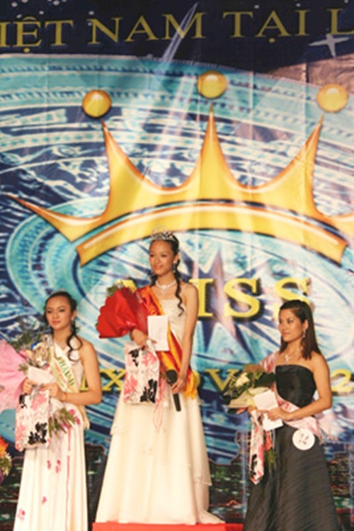 Hình ảnh của Trương Hồ Phương Nga khi đăng quang cuộc thi nhan sắc tổ chức tại Nga.