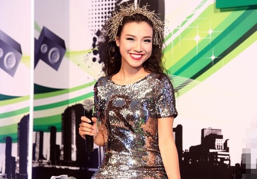 MC The Remix mat diem thoi trang vi 4 bo canh loi mot hinh anh