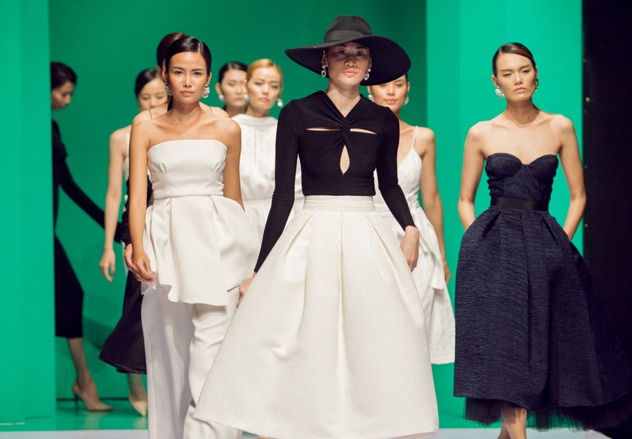 BTV thoi trang lam vedette an tuong tren san catwalk hinh anh