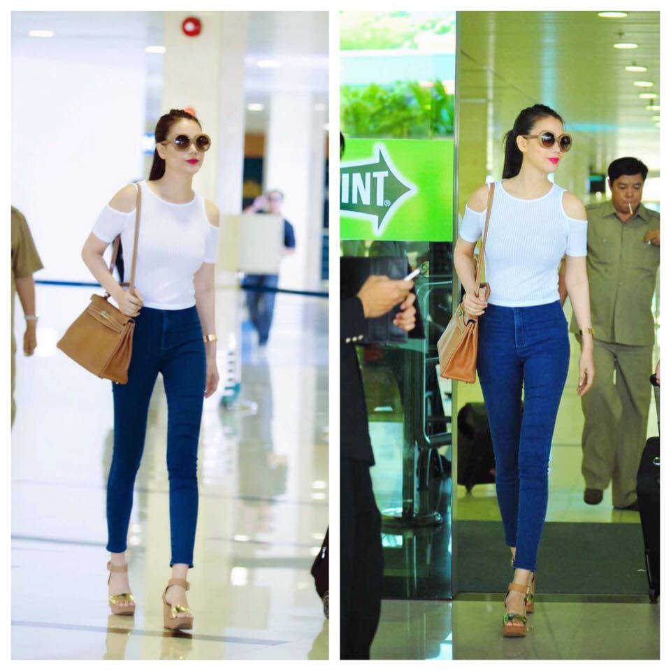 Quần jeans cũng là trang phục được Trương Ngọc Ánh chưng diện khi có dịp đáp máy bay công tác xa nha. Người đẹp khoe khéo vóc dáng chuẩn với bộ cánh áo thun và quần jeans ôm sát gợi cảm. 