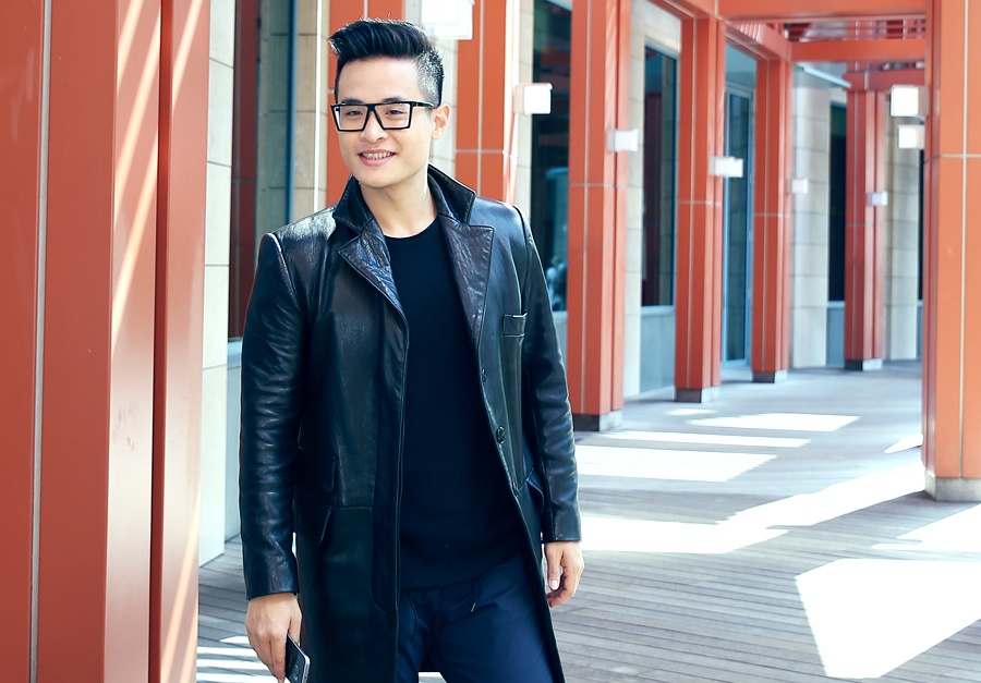 Ha Anh Tuan sanh dieu tren duong pho Singapore hinh anh