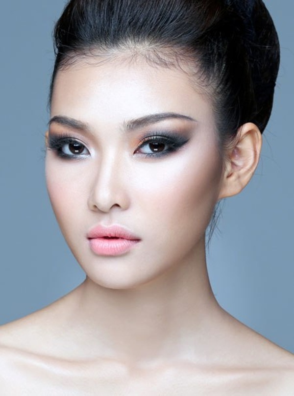 Lớp nền quá trắng không phù hợp với mùa hè.