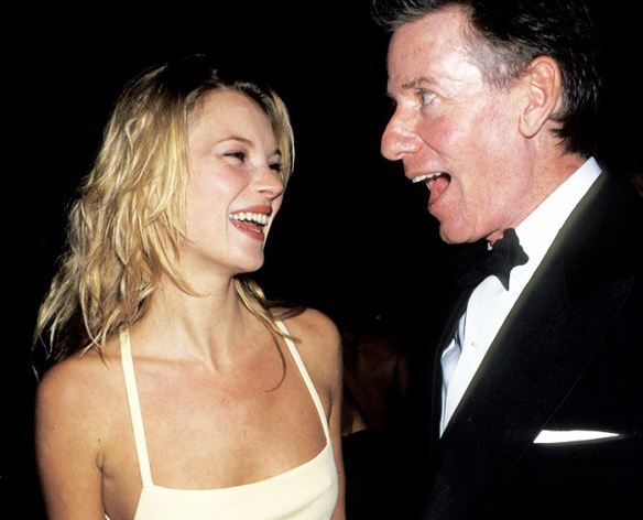 8 mau vay tao nen dau an trong tung thap nien cua the ky 20 hinh anh