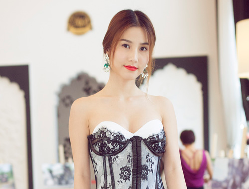 Toc Tien, Diem My mac goi cam dan dau top sao dep tuan hinh anh