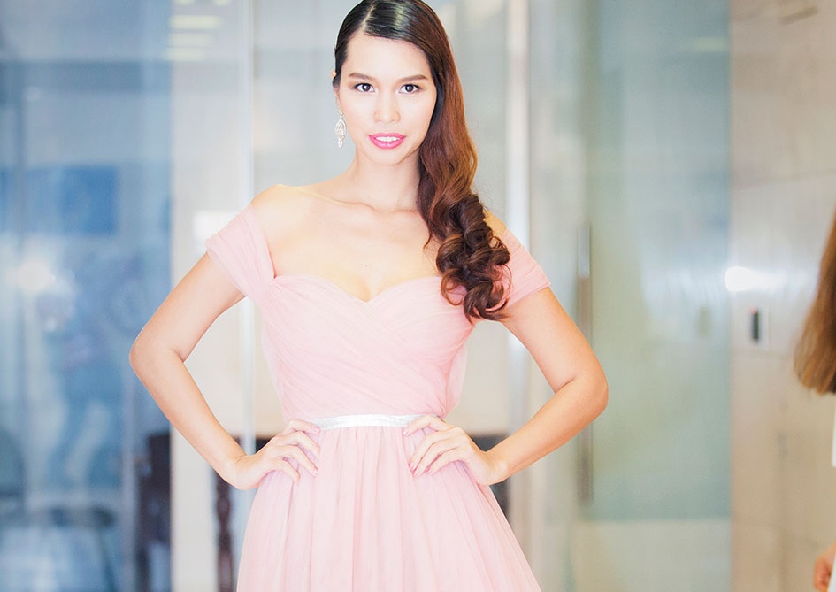 Ha Anh dien vay goi cam, lan dau doi kieu toc hinh anh