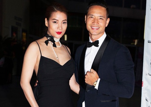 Vay ao goi cam cua Truong Ngoc Anh khi sanh doi Kim Ly hinh anh