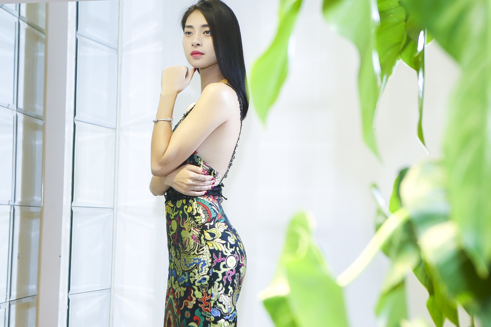 Ngo Thanh Van dien vay gam khoe vai tran goi cam hinh anh