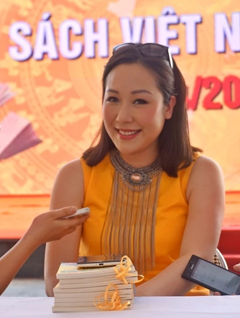 Hoa hậu Ngô Phương Lan tại buổi ra mắt sách. Ảnh: Mi Ly.