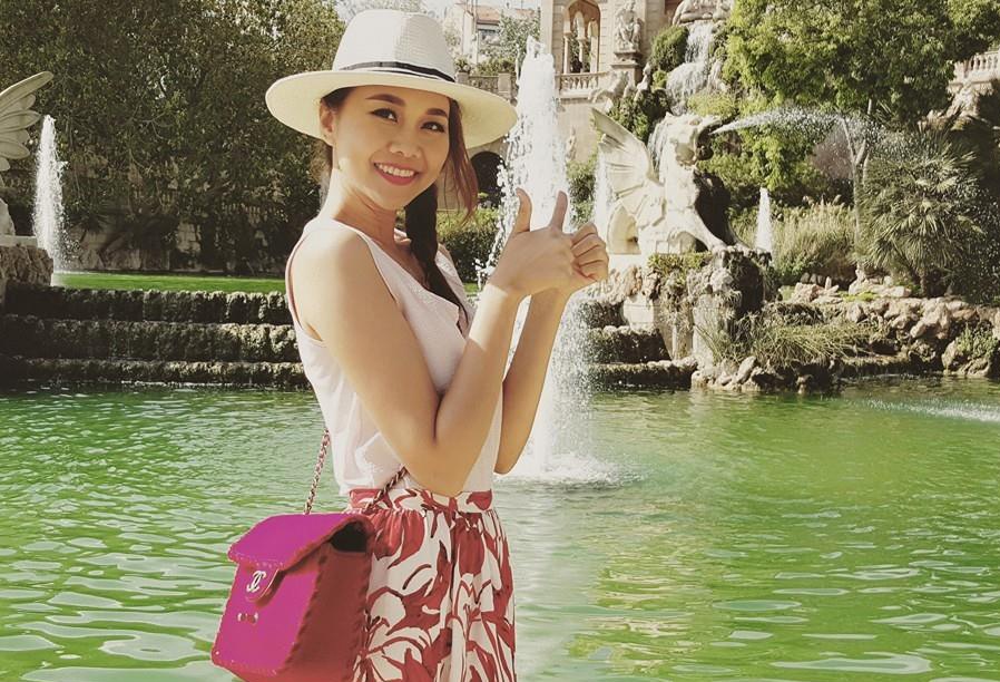 Sao Viet mac sanh dieu tan huong ky nghi 30/4 hinh anh